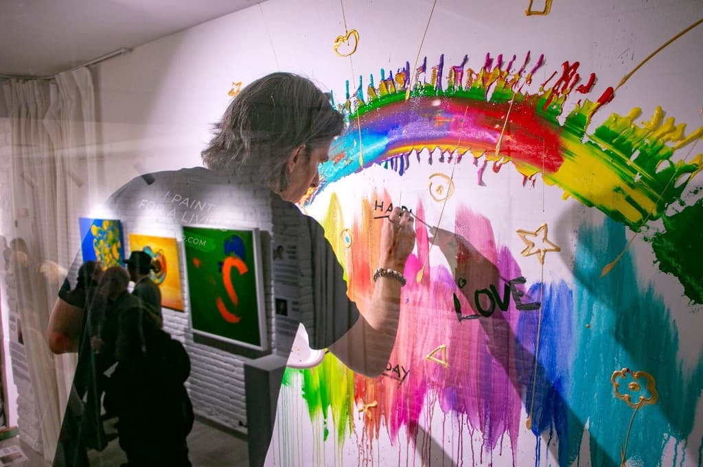 Miroslavo painting a live mural at Art in Motion, NoHo House Gallery, Barcelona